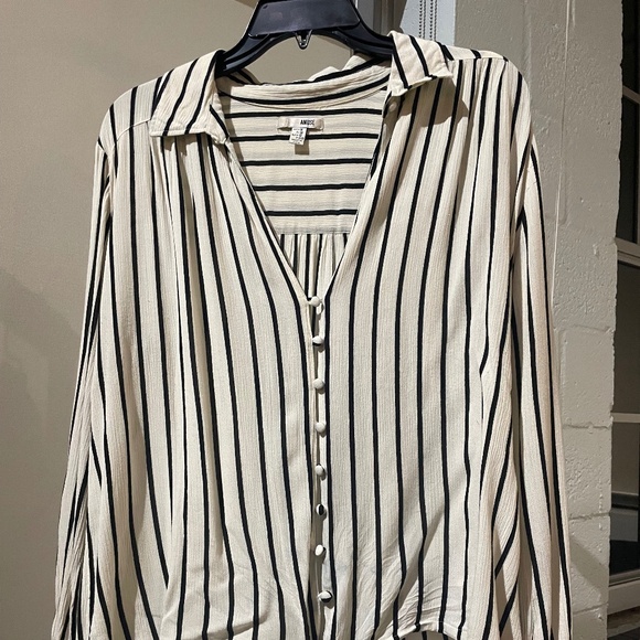 🌟Amuse Society Black & White Striped Button Down Blouse Women’s Medium - Picture 1 of 11